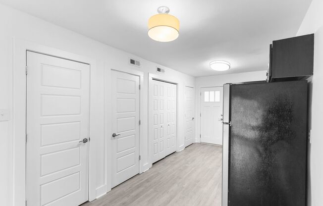 2 beds, 1 bath, 816 sqft, $1,209, Unit 13