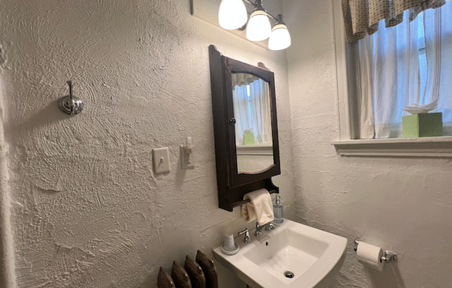 Studio, 1 bath, 220 sqft, $1,200, Unit 115 Wilminette