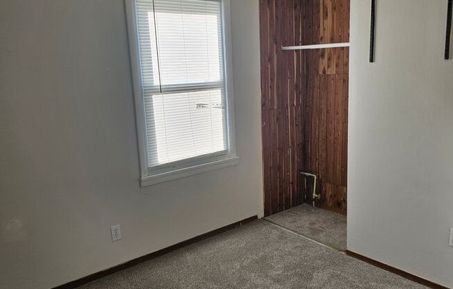 3 beds, 1 bath, $1,250