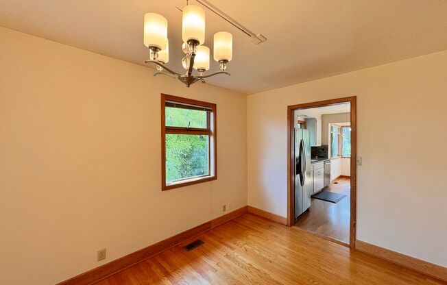 Spacious 5-Bedroom Magnolia Home with Rooftop Deck & Lake Views