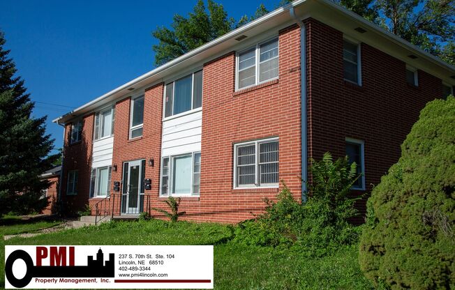 2 Bedroom and 1.5 Bathroom Apartment Available For Rent!
