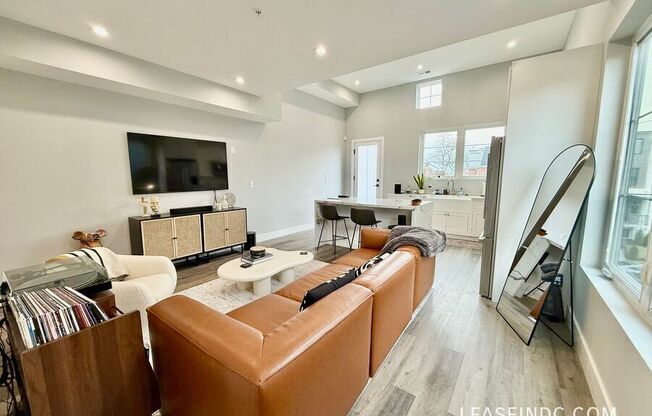 1262 HOLBROOK TERRACE NE