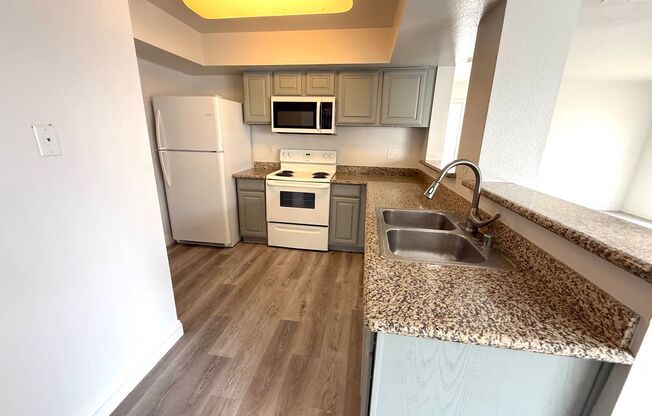 SPACIOUS 3BED/2BATH CONDO ON THE FIRST FLOOR!