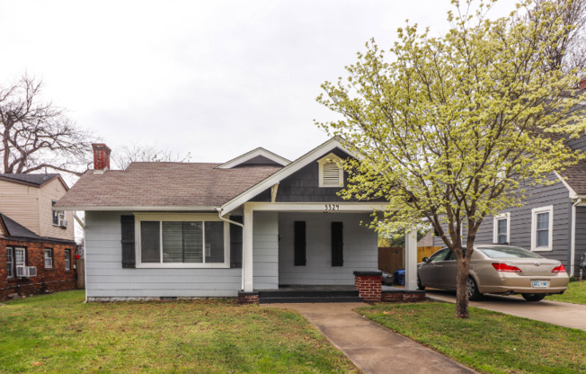 3324 E 4 ST