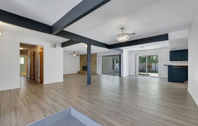 Stunning Mid Century Modern