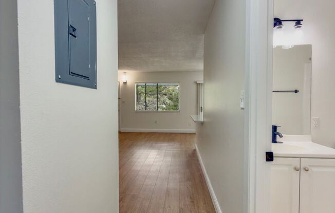 2 beds, 1 bath, 829 sqft, $1,900, Unit 615#C6