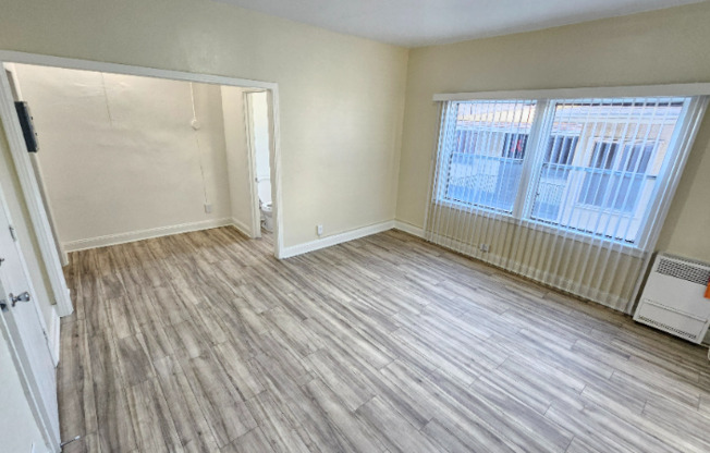 4530 S NORMANDIE AVE