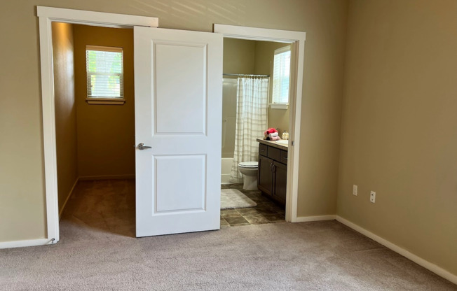 2 beds, 2 baths, 1,090 sqft, $1,600, Unit 523-07