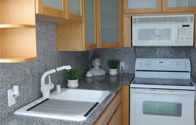 2 beds, 2 baths, 974 sqft, $3,975, Unit 602