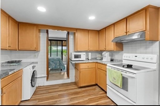44 WOODLAWN AVE