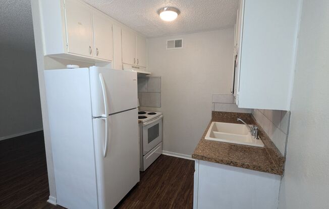 1 bed, 1 bath, 479 sqft, $725, Unit Whispering Hills 202