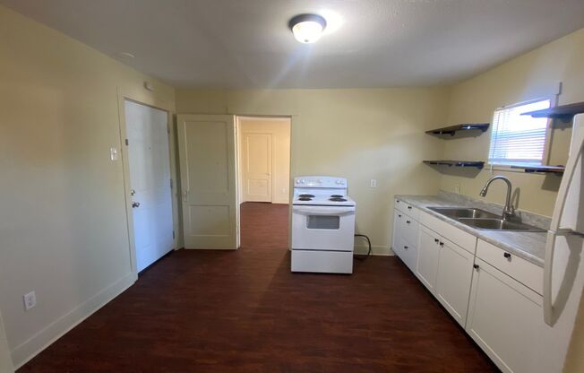 2 beds, 1 bath, $695