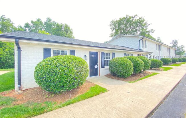 1 bed, 1 bath, 615 sqft, $1,000, Unit 841 Oakwood Villa