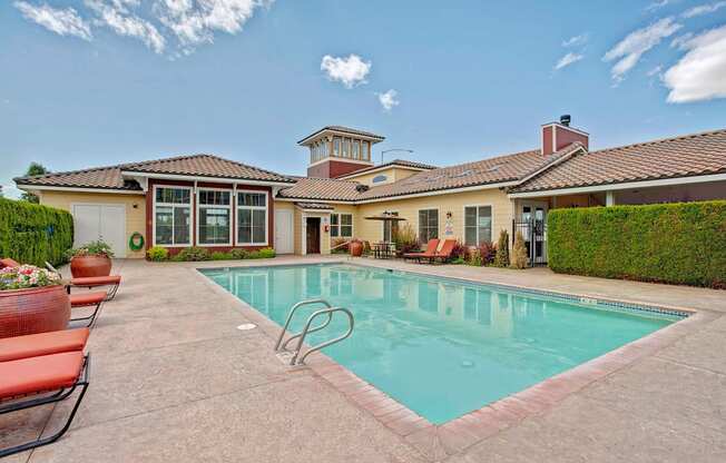 The Vintage Pool Apartments in Moses Lake, WA