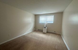 Studio, 1 bath, 300 sqft, $785, Unit 1400 King Ave. Apt.  7