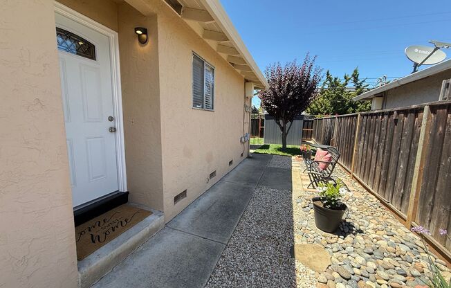 Willow Glen/Cambrian duplex - Beautifully Maintained with Spacious Backyard & Upgrades