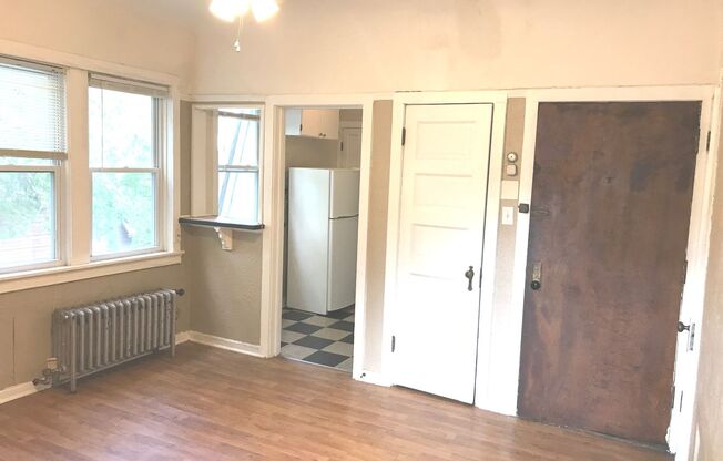 Studio, 1 bath, $795, Unit 33