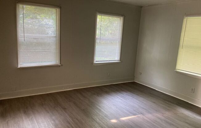 3 beds, 1 bath, $1,150