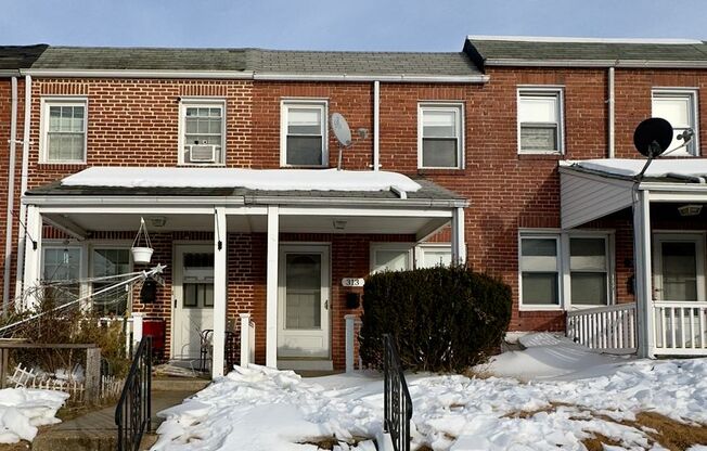 Charming 2 Bedroom/2 Bathroom Townhome in Joseph Lee Neighborhood, Baltimore, MD!