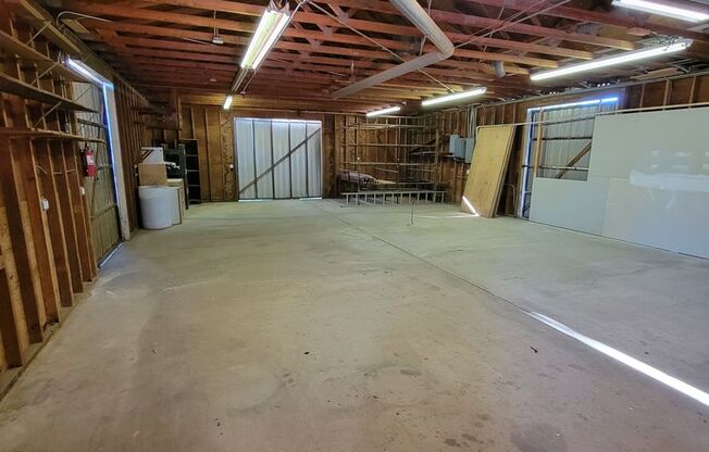 LARGE workshop or storage space available for lease in Ramona.