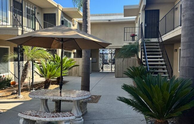 1 bed, 1 bath, 700 sqft, $2,340, Unit 12