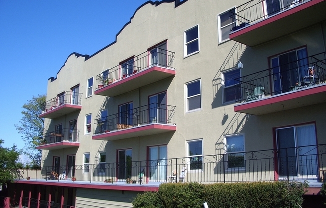 1 bed, 1 bath, 600 sqft, $1,895, Unit B4