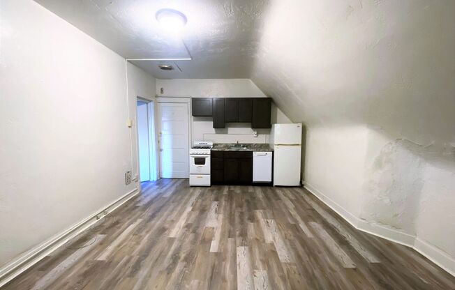 1 bed, 1 bath, $995, Unit 6