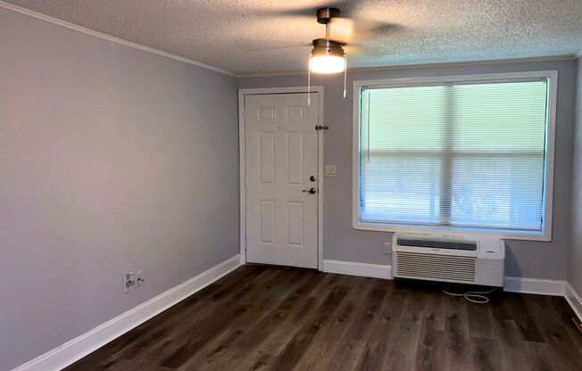 Cozy Studio with Screened Porch