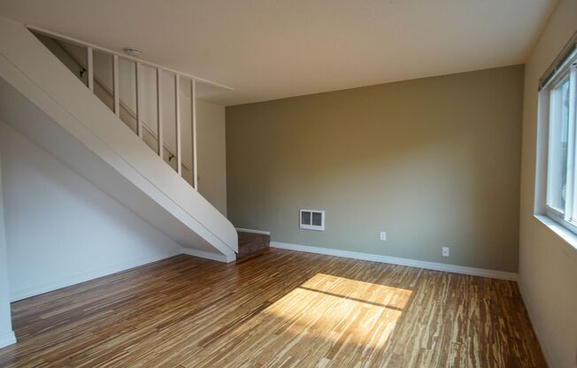 Beautifully Renovated Townhouse-Style 2 Bdr in Brooklyn!