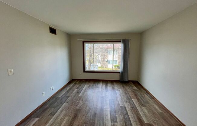 2 beds, 1 bath, 750 sqft, $895, Unit #7