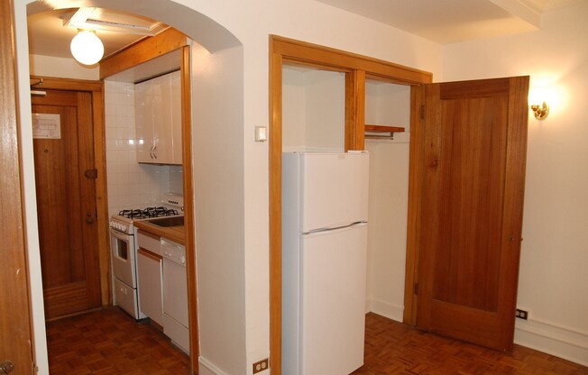 1 bed, 1 bath, 475 sqft, $1,745, Unit 273-1414