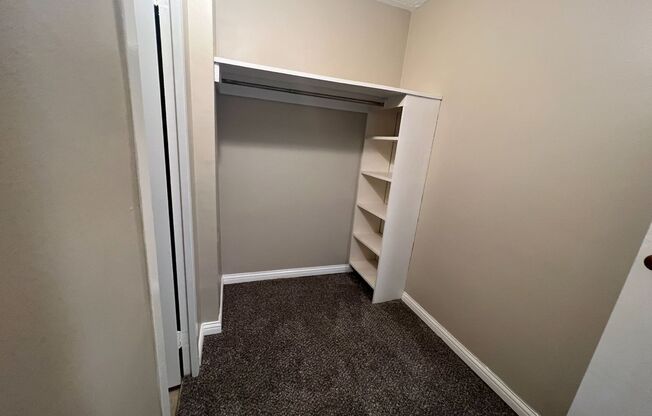 Studio, 1 bath, 370 sqft, $595, Unit 903