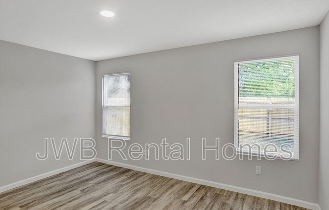 1141 UN ST E