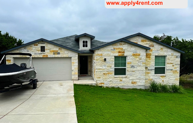 1813 SF - 4 BR / 2 BA One-Story - Lago Vista!