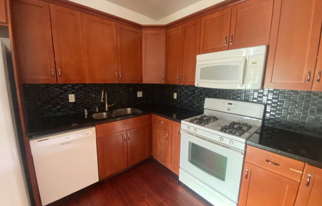 3 beds, 2 baths, $2,895