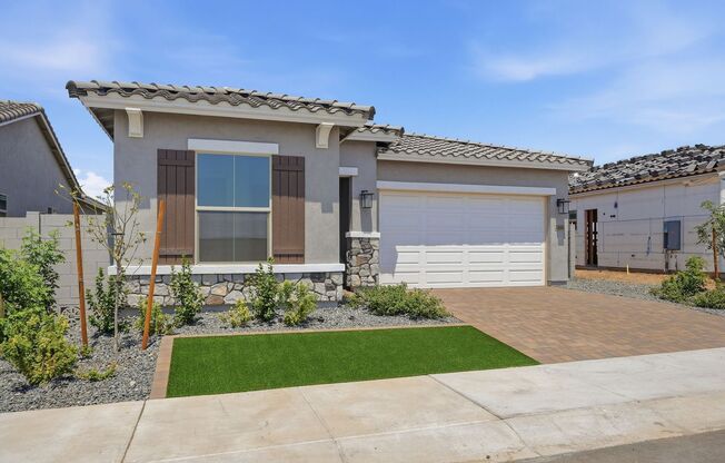 Beautiful new build with amazing amenities