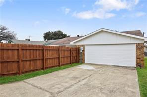 3 beds, 2 baths, $2,095