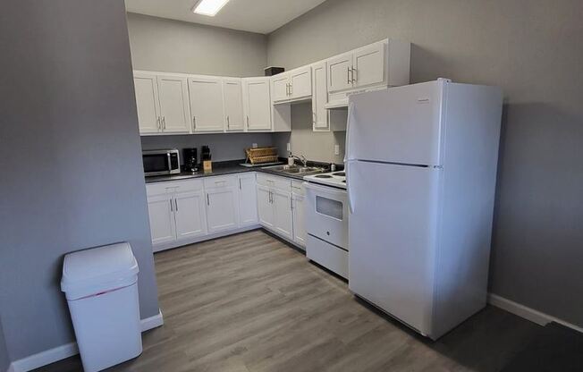 1201 E Broadway APT F