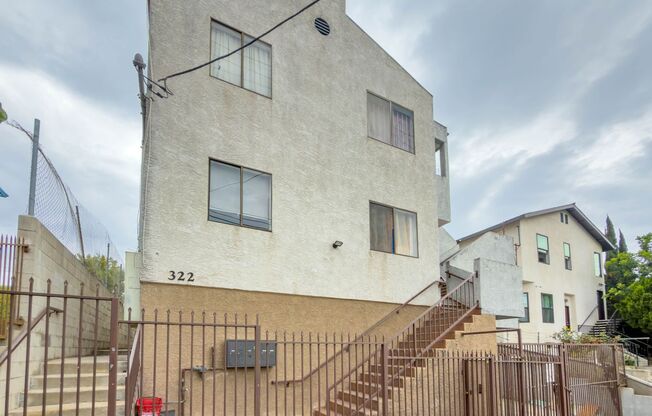 322 N Benton Way