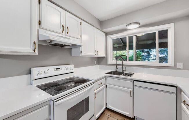 3 beds, 3 baths, $2,250