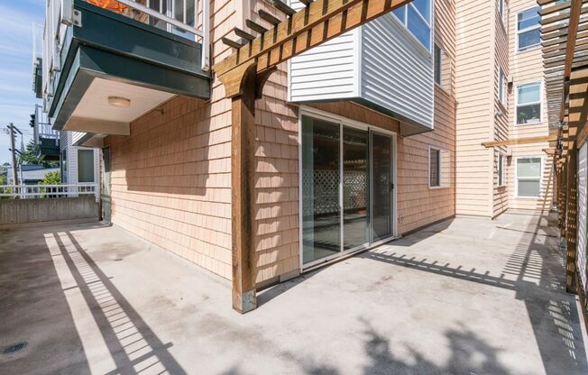 2 beds, 1 bath, 824 sqft, $2,595, Unit #207