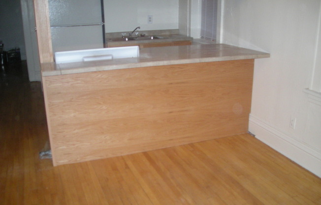 1 bed, 1 bath, 440 sqft, $950, Unit 302