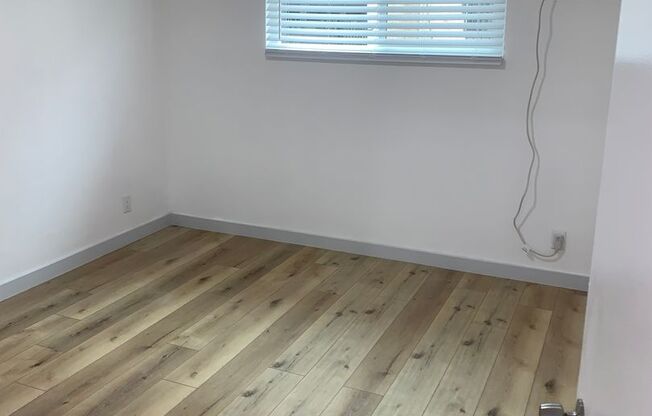 BEAUTIFUL REMODELED 3 BEDROOM 2 BATH IN SHERMAN OAKS-HALF OFF 1ST MONTHS RENT OAC!!! PARKING INCLUDED!