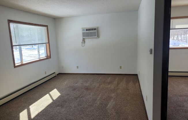 2 beds, 1 bath, 700 sqft, $1,125, Unit Unit 2