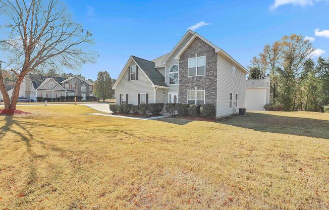 4BR Fairburn Rental in Quiet Community. Lawn Care Included!