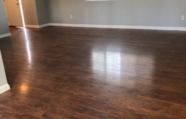 2 beds, 1 bath, 945 sqft, $1,575, Unit 037