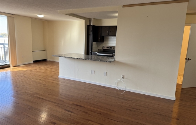 60 Longwood Ave Apt 710