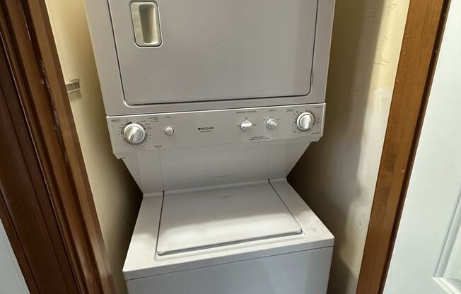 1 Bedroom 1 Bathroom Condo!