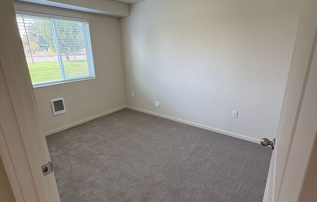 3 beds, 2 baths, 1,125 sqft, $1,695, Unit Unit # 11