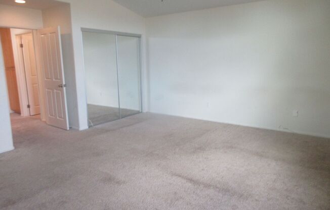 Wonderful 3 bedroom, 2.5 bath townhome on Dronfield in Polk Village complex